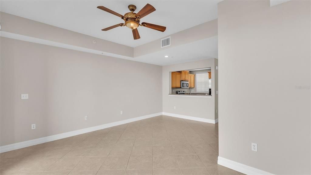 For Rent: $1,900 (2 beds, 1 baths, 1110 Square Feet)