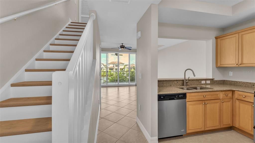 For Rent: $1,900 (2 beds, 1 baths, 1110 Square Feet)
