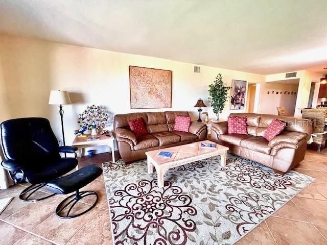 For Rent: $5,500 (2 beds, 2 baths, 1561 Square Feet)