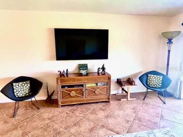 For Rent: $5,500 (2 beds, 2 baths, 1561 Square Feet)