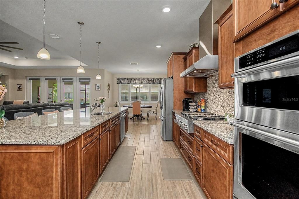 En Venta: $649,900 (3 camas, 3 baños, 2893 Pies cuadrados)