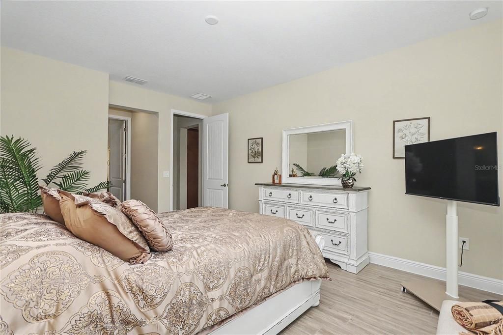 En Venta: $649,900 (3 camas, 3 baños, 2893 Pies cuadrados)