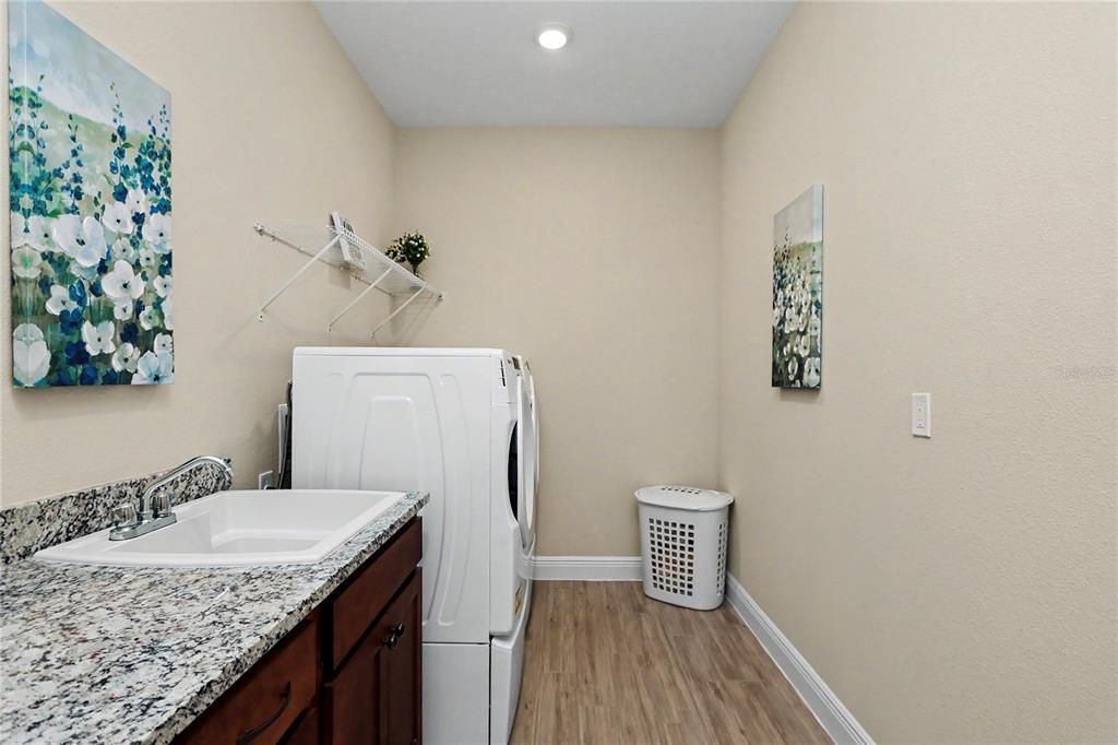 En Venta: $649,900 (3 camas, 3 baños, 2893 Pies cuadrados)
