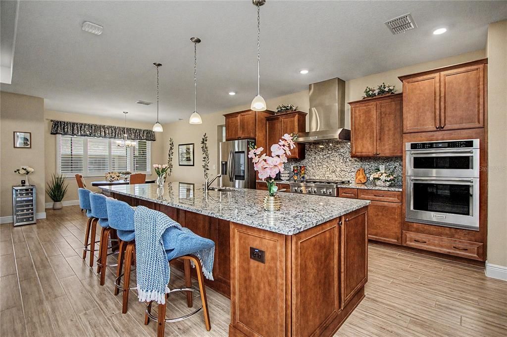 En Venta: $649,900 (3 camas, 3 baños, 2893 Pies cuadrados)