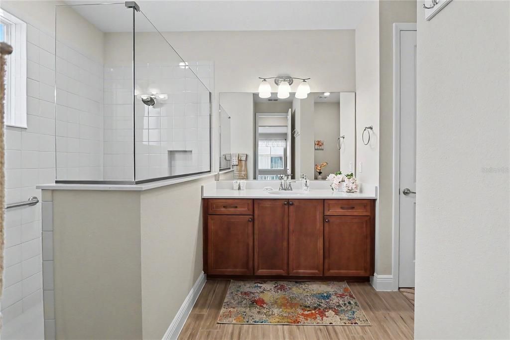 En Venta: $649,900 (3 camas, 3 baños, 2893 Pies cuadrados)
