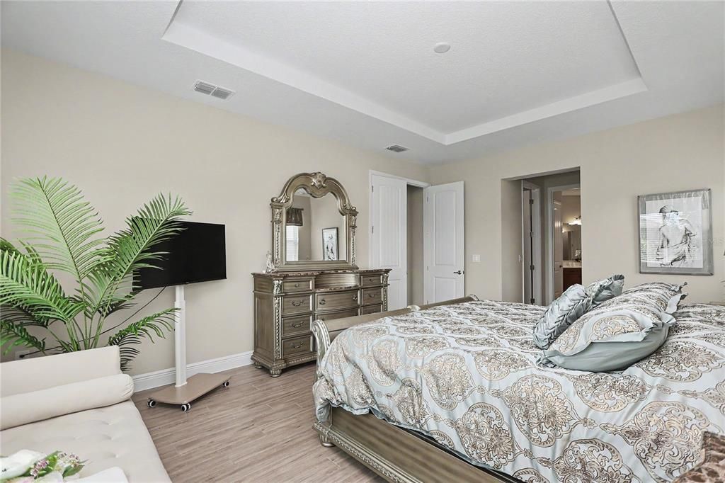 En Venta: $649,900 (3 camas, 3 baños, 2893 Pies cuadrados)
