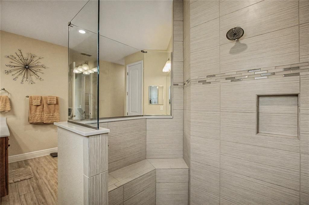 En Venta: $649,900 (3 camas, 3 baños, 2893 Pies cuadrados)