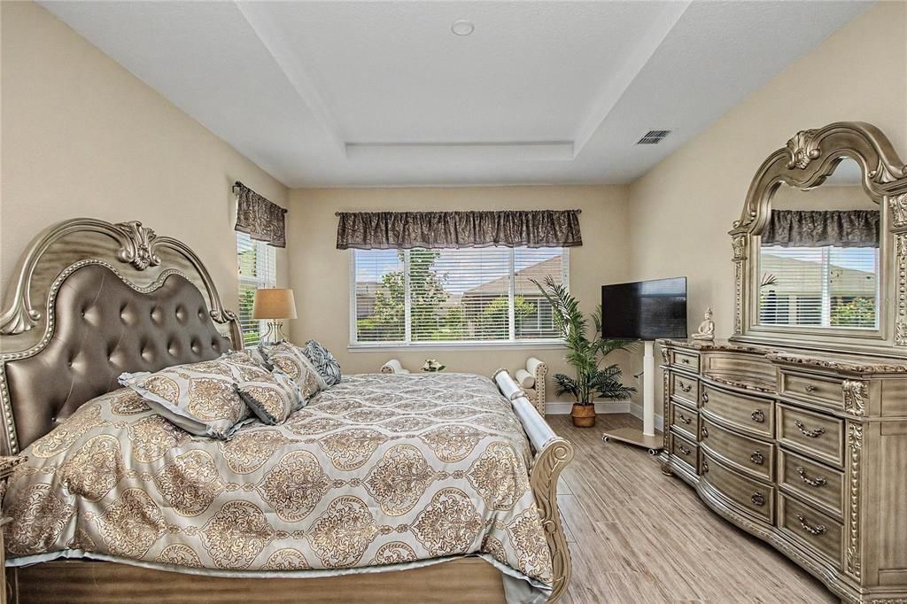 En Venta: $649,900 (3 camas, 3 baños, 2893 Pies cuadrados)