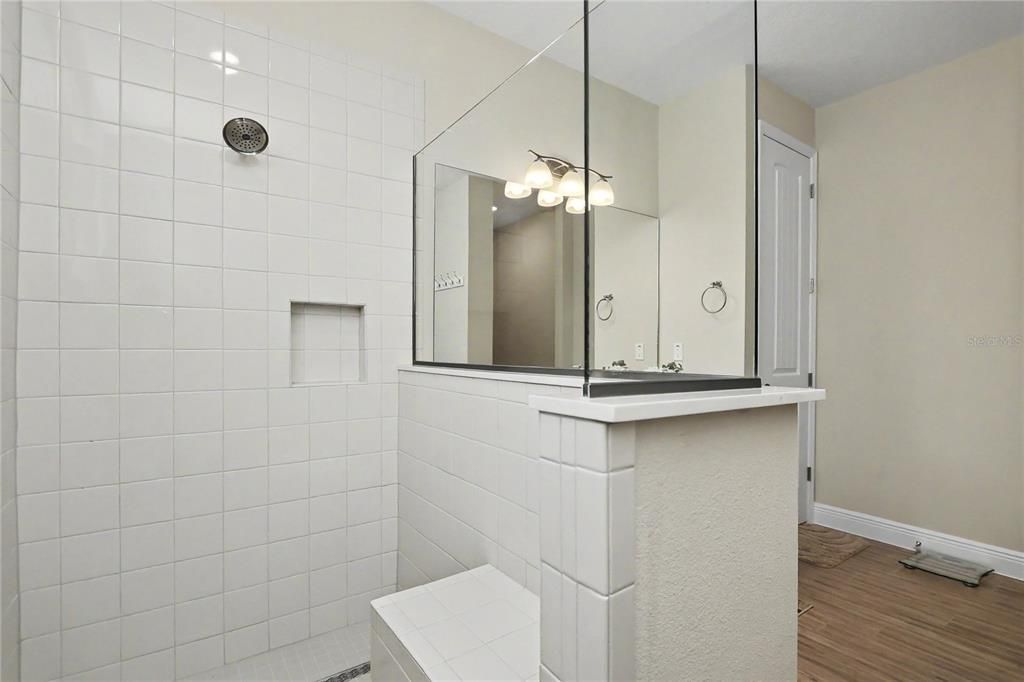 En Venta: $649,900 (3 camas, 3 baños, 2893 Pies cuadrados)