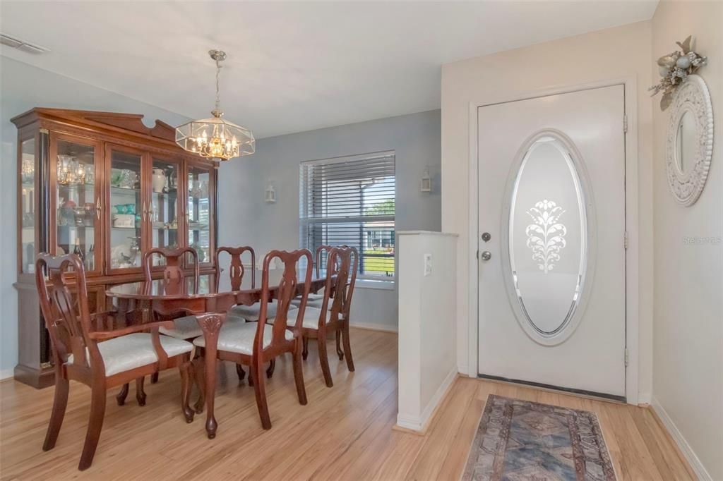 На продажу: $269,900 (2 спален, 2 ванн, 1733 Квадратных фут)