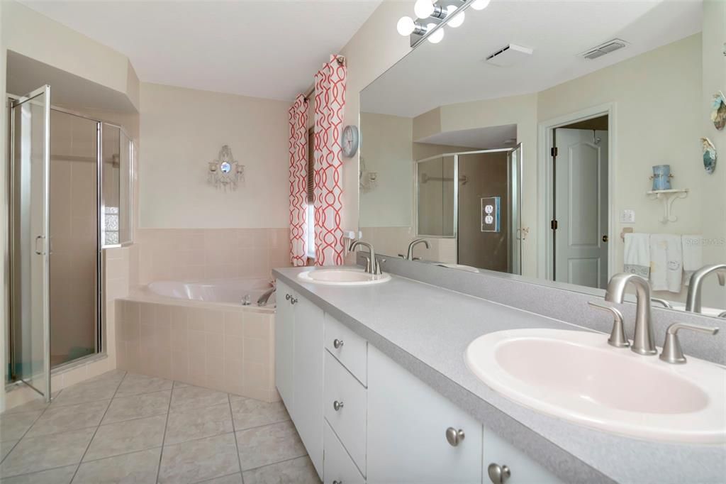 На продажу: $269,900 (2 спален, 2 ванн, 1733 Квадратных фут)