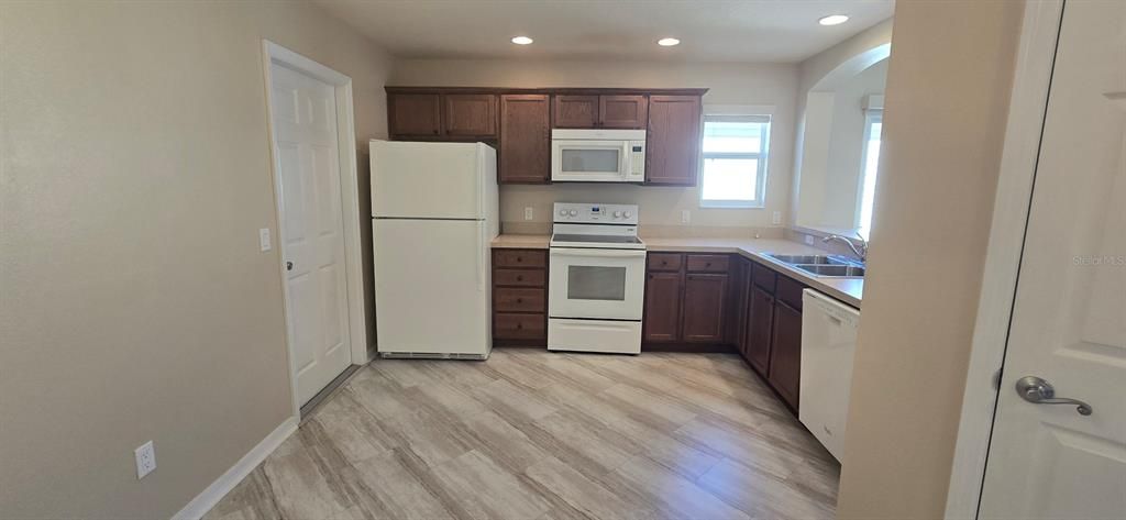 For Rent: $2,495 (2 beds, 2 baths, 1206 Square Feet)
