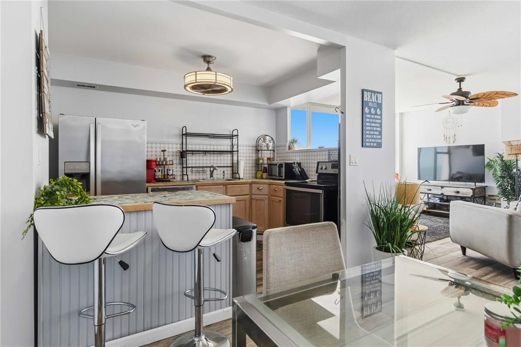 For Sale: $315,000 (2 beds, 2 baths, 1058 Square Feet)