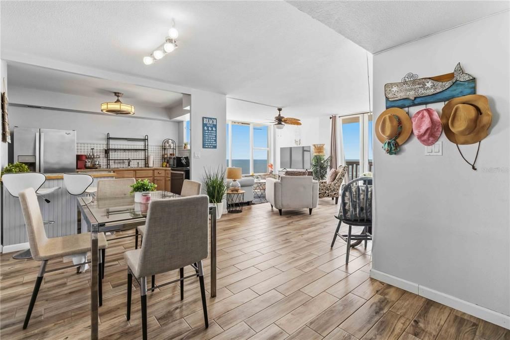 For Sale: $315,000 (2 beds, 2 baths, 1058 Square Feet)