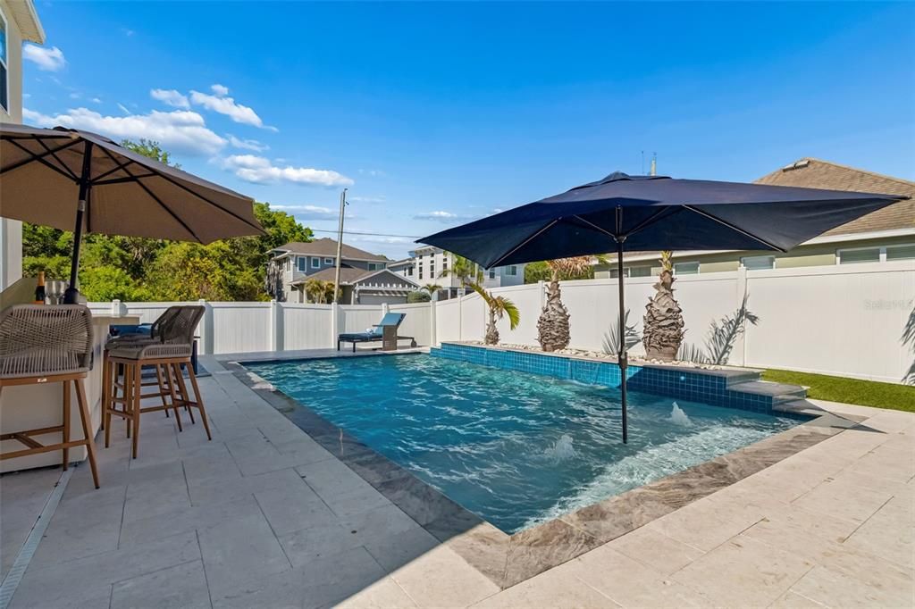 Activo con contrato: $775,000 (4 camas, 2 baños, 2120 Pies cuadrados)