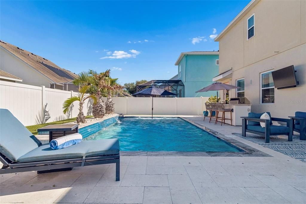 Activo con contrato: $775,000 (4 camas, 2 baños, 2120 Pies cuadrados)