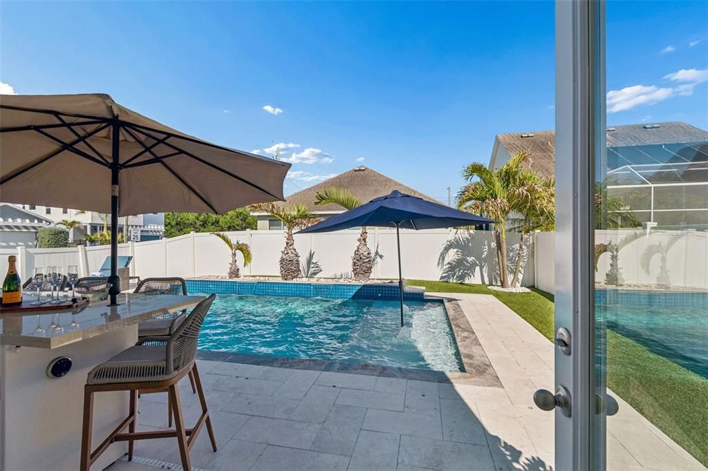 Activo con contrato: $775,000 (4 camas, 2 baños, 2120 Pies cuadrados)