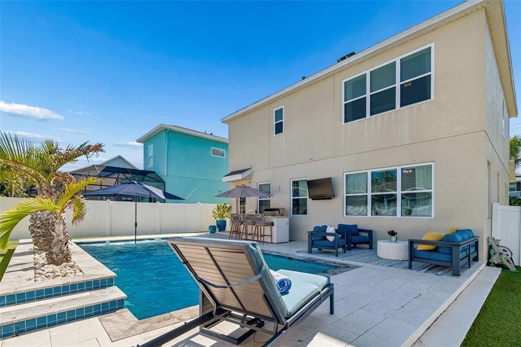 Activo con contrato: $775,000 (4 camas, 2 baños, 2120 Pies cuadrados)