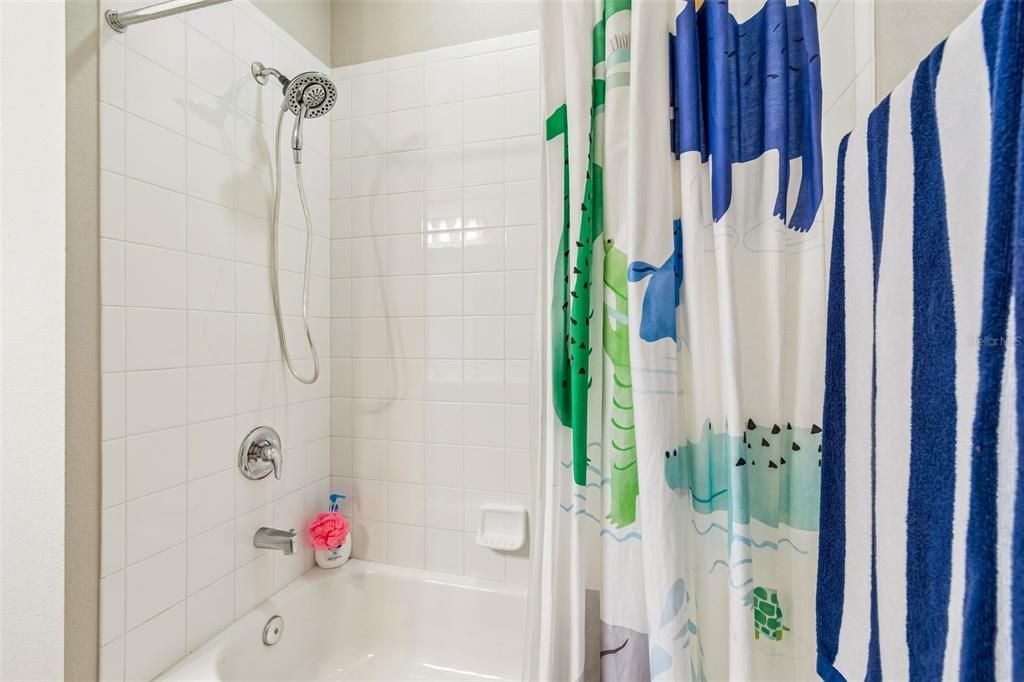 Activo con contrato: $775,000 (4 camas, 2 baños, 2120 Pies cuadrados)