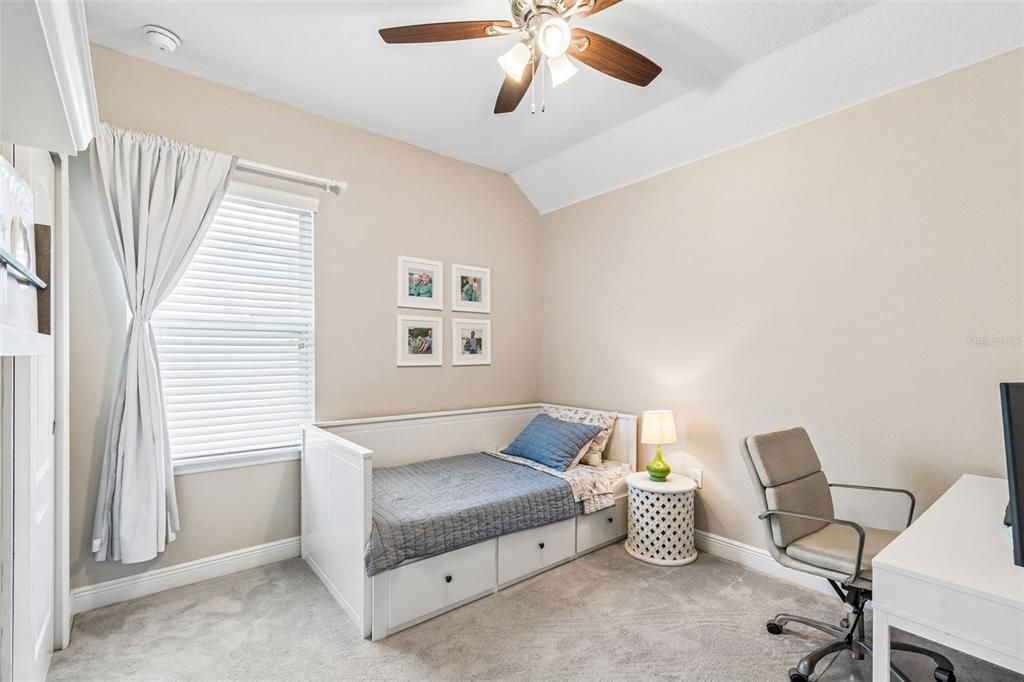 Activo con contrato: $775,000 (4 camas, 2 baños, 2120 Pies cuadrados)