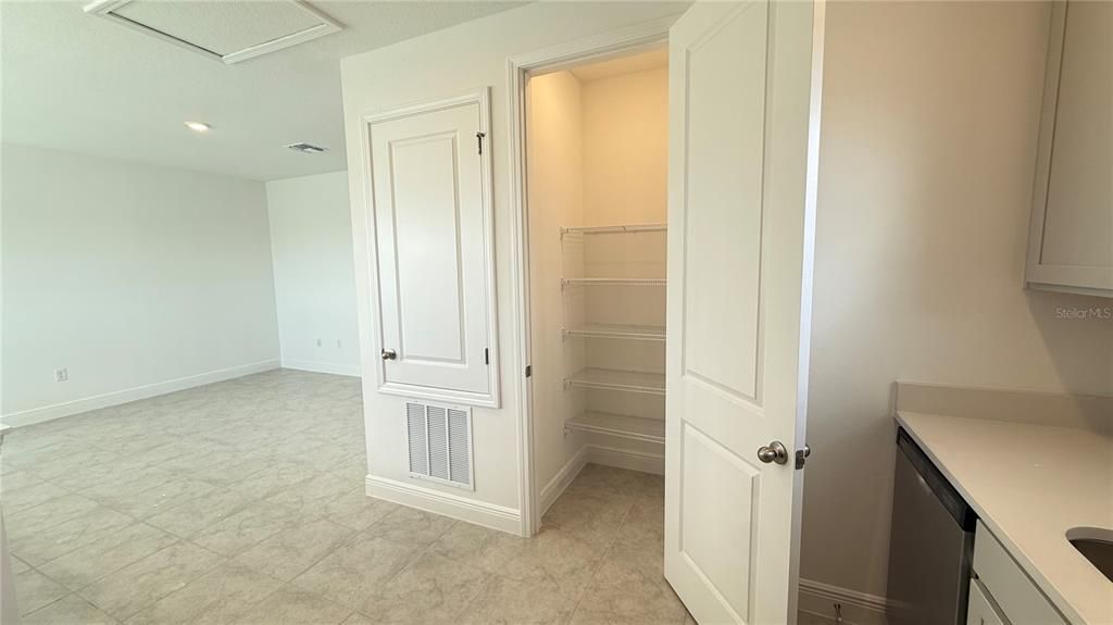 For Rent: $1,650 (1 beds, 1 baths, 620 Square Feet)