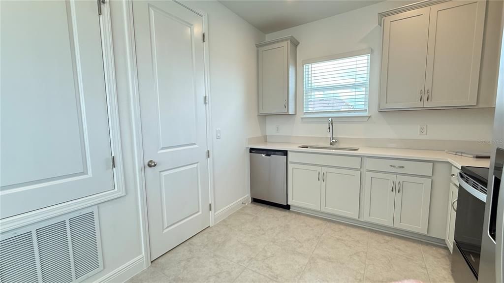 For Rent: $1,650 (1 beds, 1 baths, 620 Square Feet)