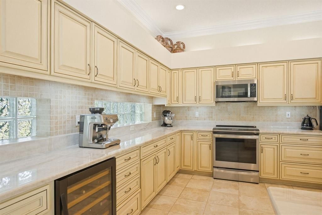 Active With Contract: $949,900 (4 beds, 4 baths, 3294 Square Feet)