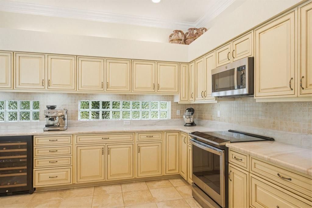 Active With Contract: $949,900 (4 beds, 4 baths, 3294 Square Feet)