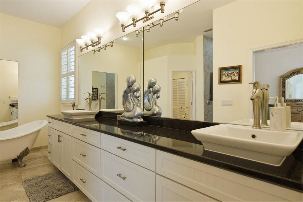Active With Contract: $949,900 (4 beds, 4 baths, 3294 Square Feet)