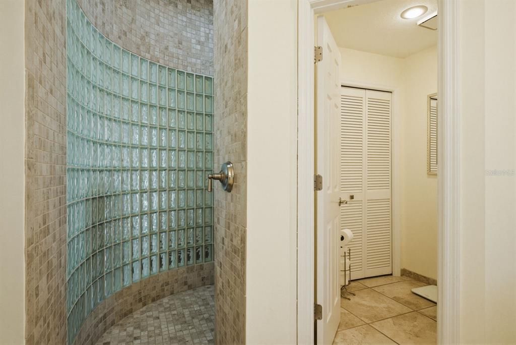 Active With Contract: $949,900 (4 beds, 4 baths, 3294 Square Feet)