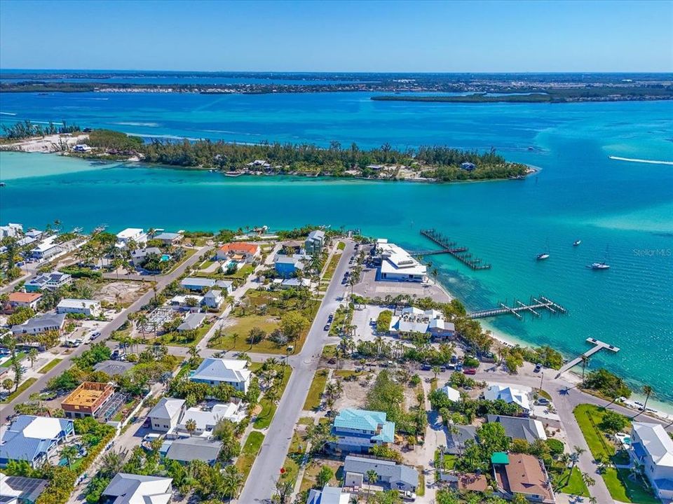 待售: $760,000 (0.14 acres)