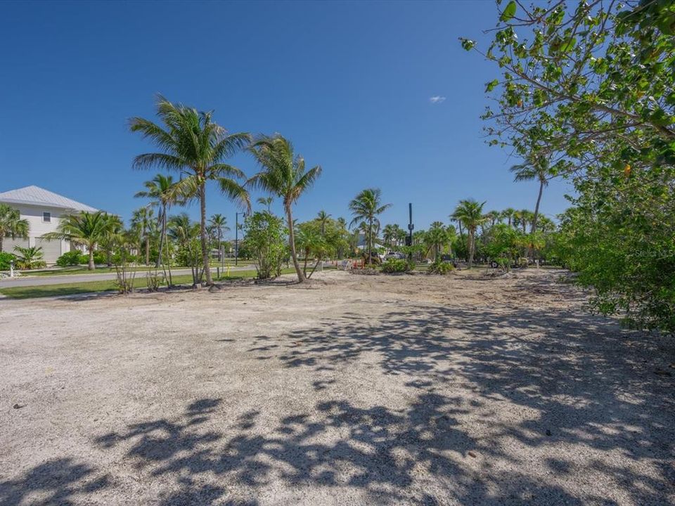 待售: $760,000 (0.14 acres)