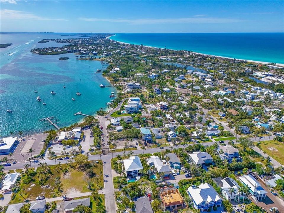 待售: $760,000 (0.14 acres)