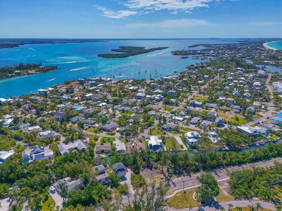 待售: $760,000 (0.14 acres)