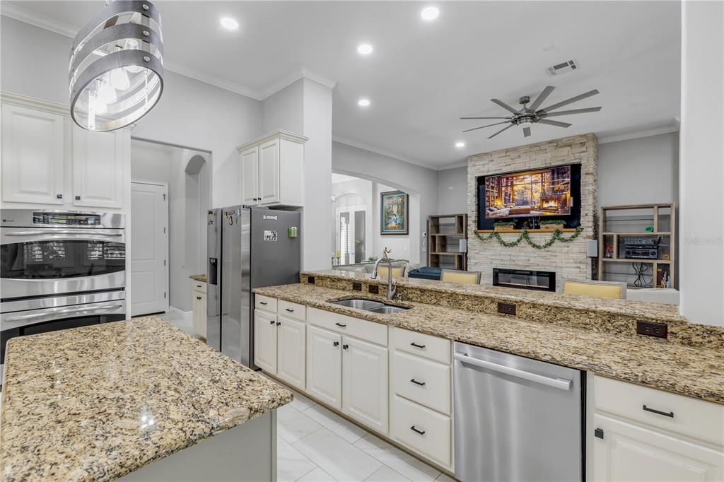For Sale: $1,089,999 (3 beds, 2 baths, 3034 Square Feet)