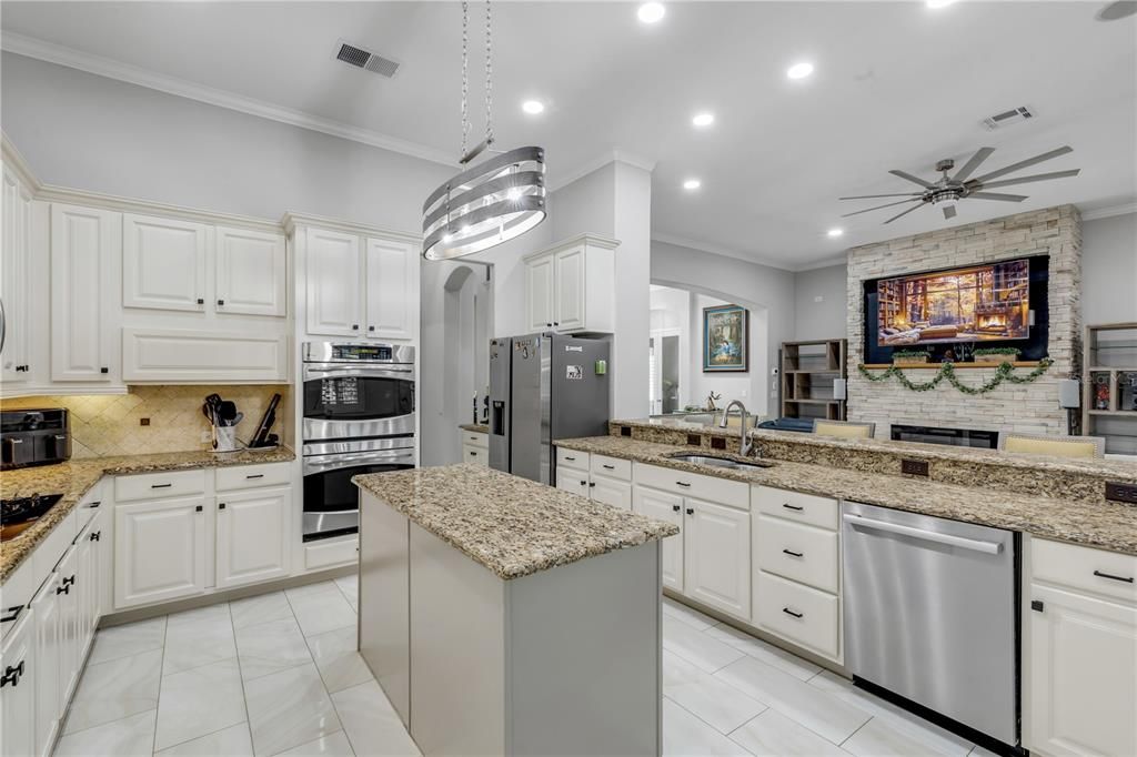 For Sale: $1,089,999 (3 beds, 2 baths, 3034 Square Feet)
