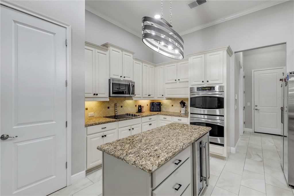 For Sale: $1,089,999 (3 beds, 2 baths, 3034 Square Feet)