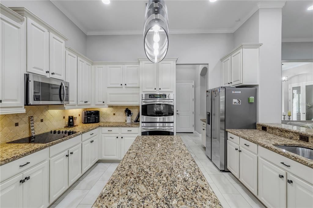 For Sale: $1,089,999 (3 beds, 2 baths, 3034 Square Feet)