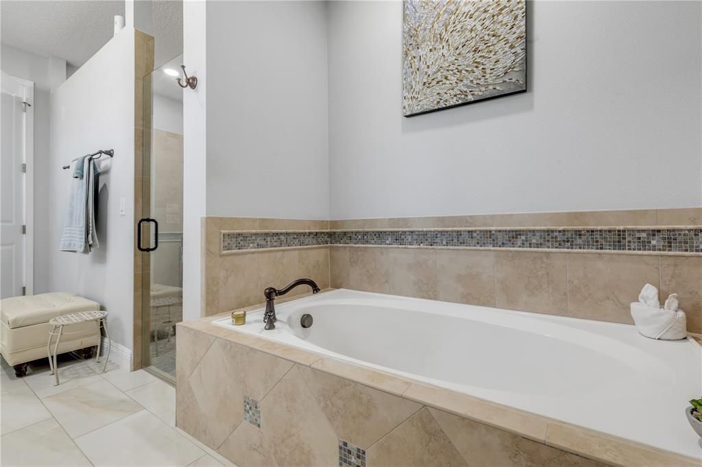 For Sale: $1,089,999 (3 beds, 2 baths, 3034 Square Feet)