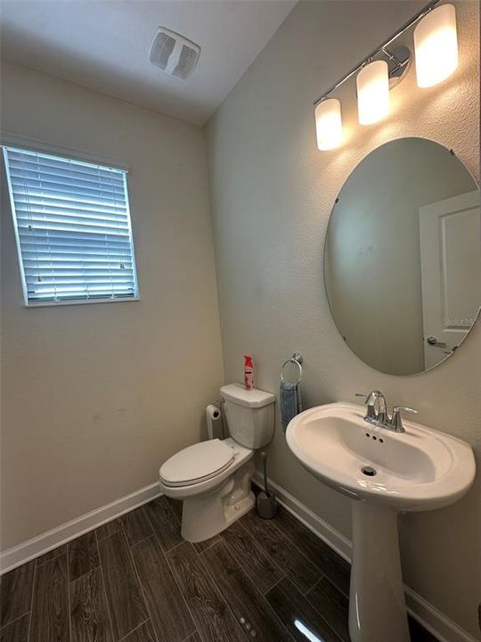 Activo con contrato: $2,299 (3 camas, 2 baños, 2114 Pies cuadrados)