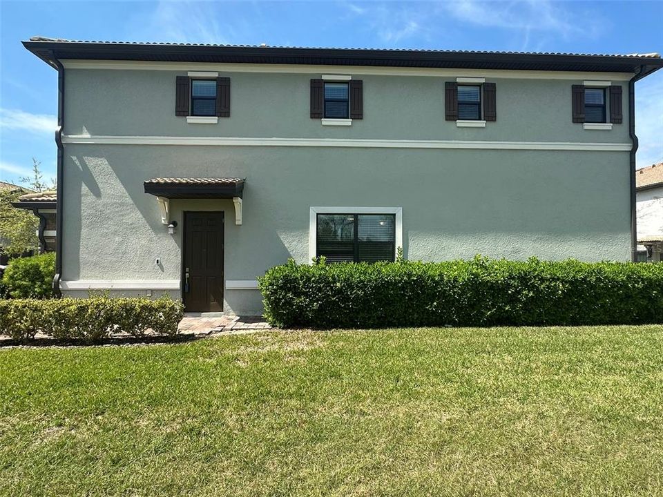 Activo con contrato: $2,299 (3 camas, 2 baños, 2114 Pies cuadrados)