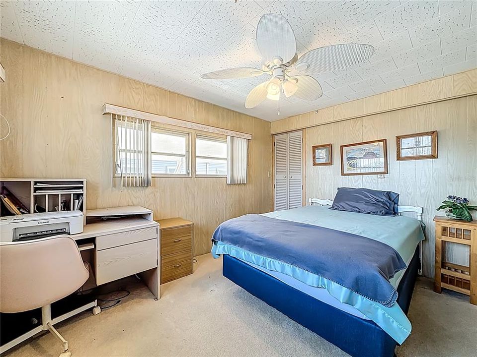Active With Contract: $159,900 (2 beds, 2 baths, 936 Square Feet)