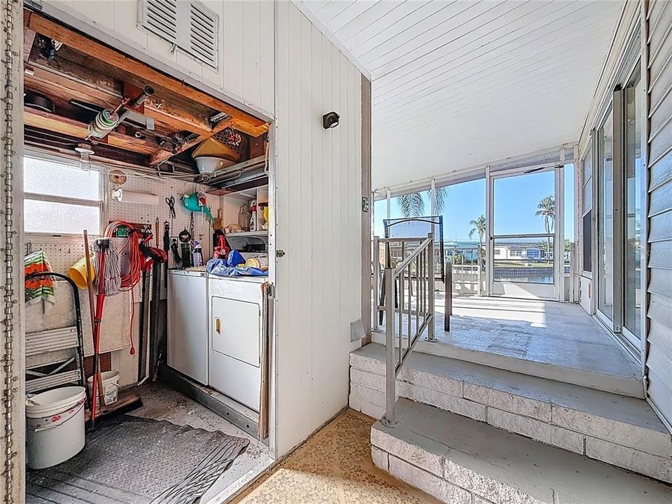 Active With Contract: $159,900 (2 beds, 2 baths, 936 Square Feet)