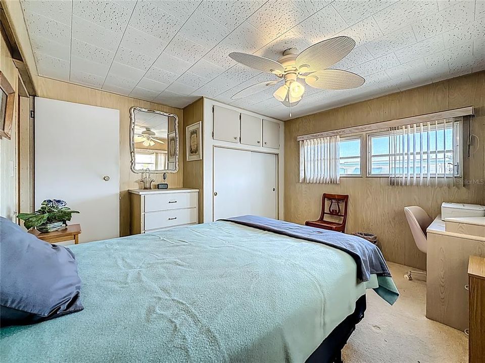 Active With Contract: $159,900 (2 beds, 2 baths, 936 Square Feet)