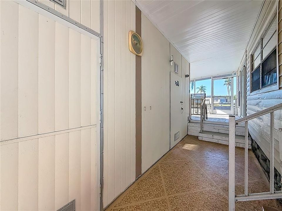 Active With Contract: $159,900 (2 beds, 2 baths, 936 Square Feet)