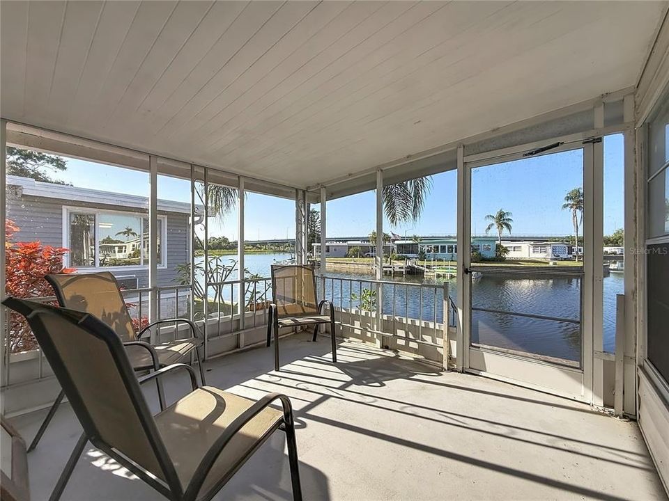 Active With Contract: $159,900 (2 beds, 2 baths, 936 Square Feet)