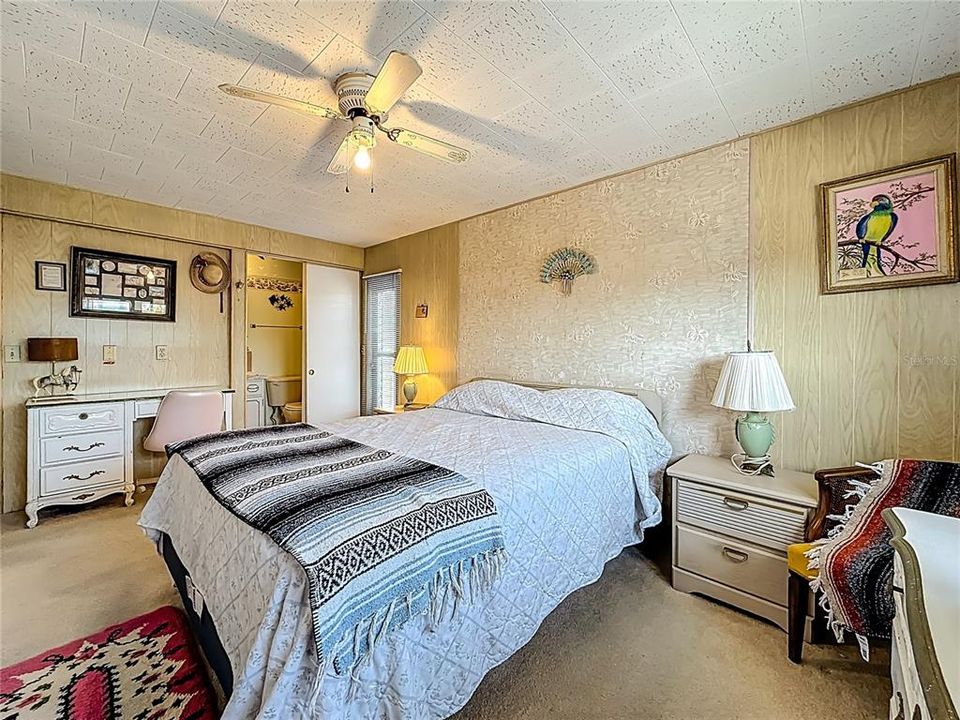 Active With Contract: $159,900 (2 beds, 2 baths, 936 Square Feet)