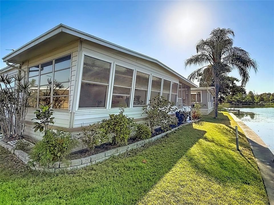 Active With Contract: $159,900 (2 beds, 2 baths, 936 Square Feet)