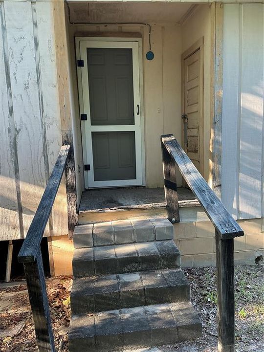 For Sale: $50,000 (2 beds, 1 baths, 716 Square Feet)