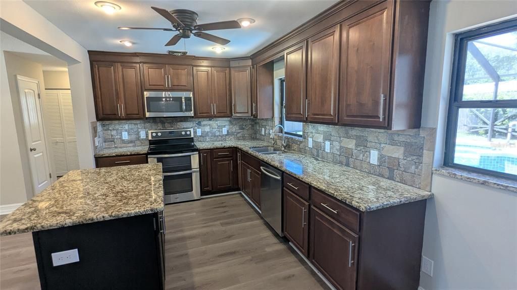 For Sale: $375,000 (4 beds, 2 baths, 1666 Square Feet)